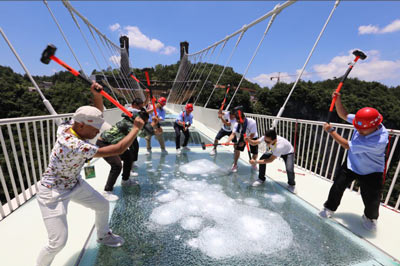 長(zhǎng)沙到張家界云天渡玻璃橋、張家界森林公園、天子山往返三日游