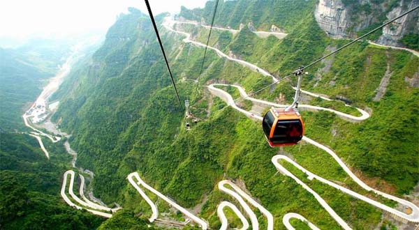 張家界、袁家界、天子山、十里畫(huà)廊、金鞭溪、土司城、天門(mén)山、鳳凰古城喜樂(lè)四日游